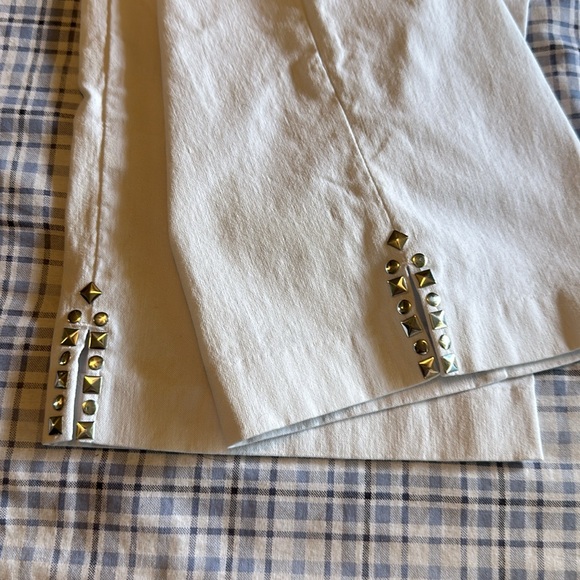 89th & Madison stretch white Capris - Picture 3 of 3